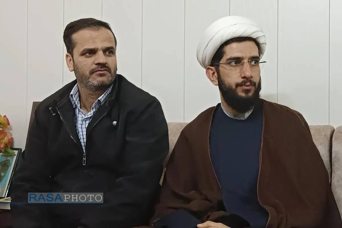 دیدار مدیرعامل و جمعی از مسئولان رسا با خانواده شهید احمدی&zwnj;تبار