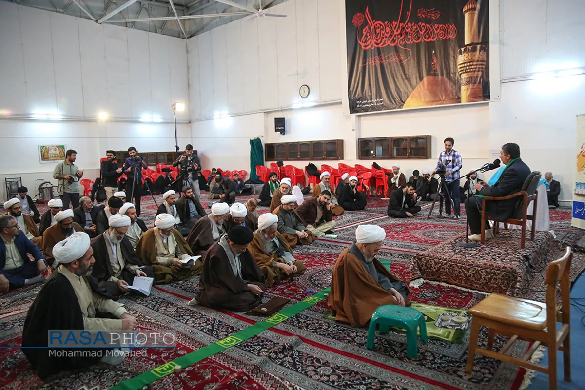 رونمایی از تازه&zwnj;های نشر گلشن ابرار توسط حضرت آیت الله سبحانی