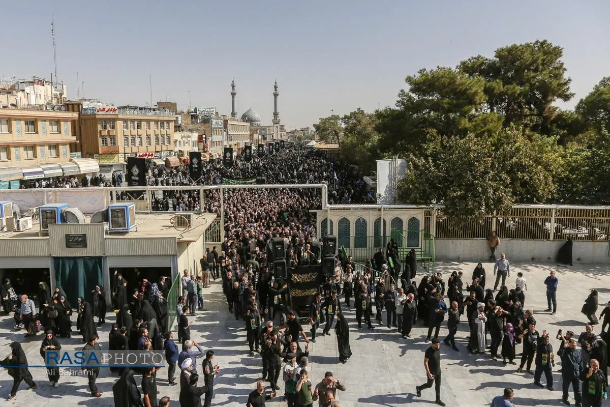 دسته عزای خادمان و زائران در سالروز رحلت حضرت معصومه (سلام&zwnj;الله&zwnj;علیها)