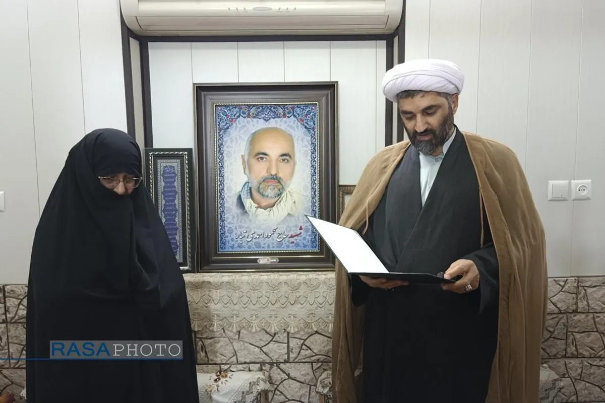 دیدار مدیرعامل و جمعی از مسئولان رسا با خانواده شهید احمدی&zwnj;تبار