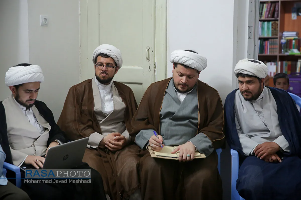 دیدار اعضای پژوهشکده حدیث دفتر تبلیغات خراسان رضوی با آیت الله مدرسی&lrm;