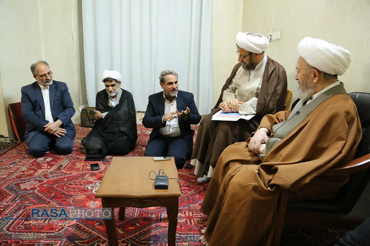 دیدار حجت الاسلام والمسلمین واعظی و دست اندرکاران همایش "نظریه علم اسلامی و کاربست آن در نظام آموزش و پرورش" با حضرت آیت الله سبحانی&lrm;