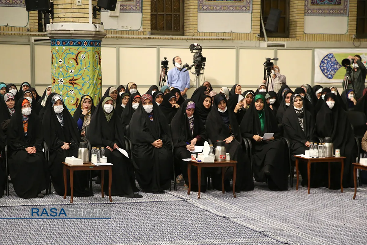 دیدار شاعران و اساتید ادبیات فارسی با رهبر معظم انقلاب