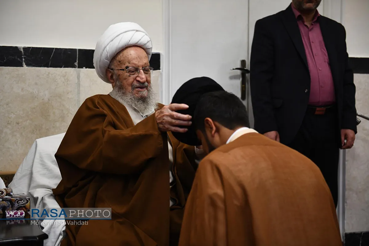 جشن عمامه&zwnj;گذاری طلاب در روز میلاد حضرت بقیة الله الاعظم (عج)