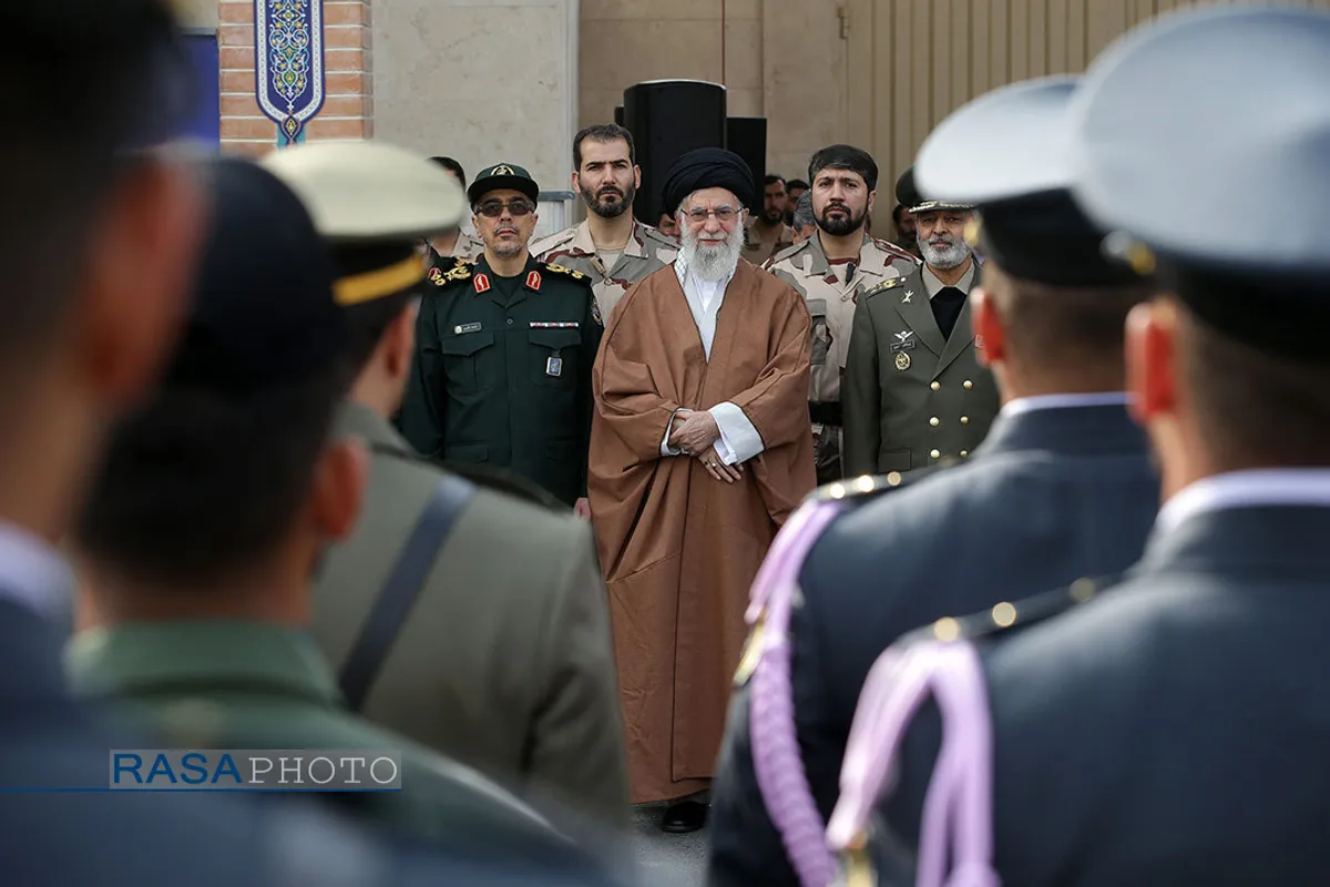 مراسم دانش&zwnj;آموختگی دانشجویان دانشگاههای افسری ارتش در دانشگاه خاتم&zwnj;الانبیاء(ص) با حضور رهبر انقلاب