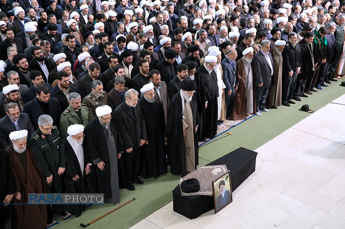 مراسم اقامه نماز بر پیکر آیت&zwnj;الله هاشمی شاهرودی به امامت رهبر انقلاب