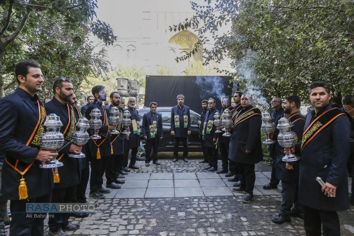 دسته عزای خادمان و زائران در سالروز رحلت حضرت معصومه (سلام&zwnj;الله&zwnj;علیها)
