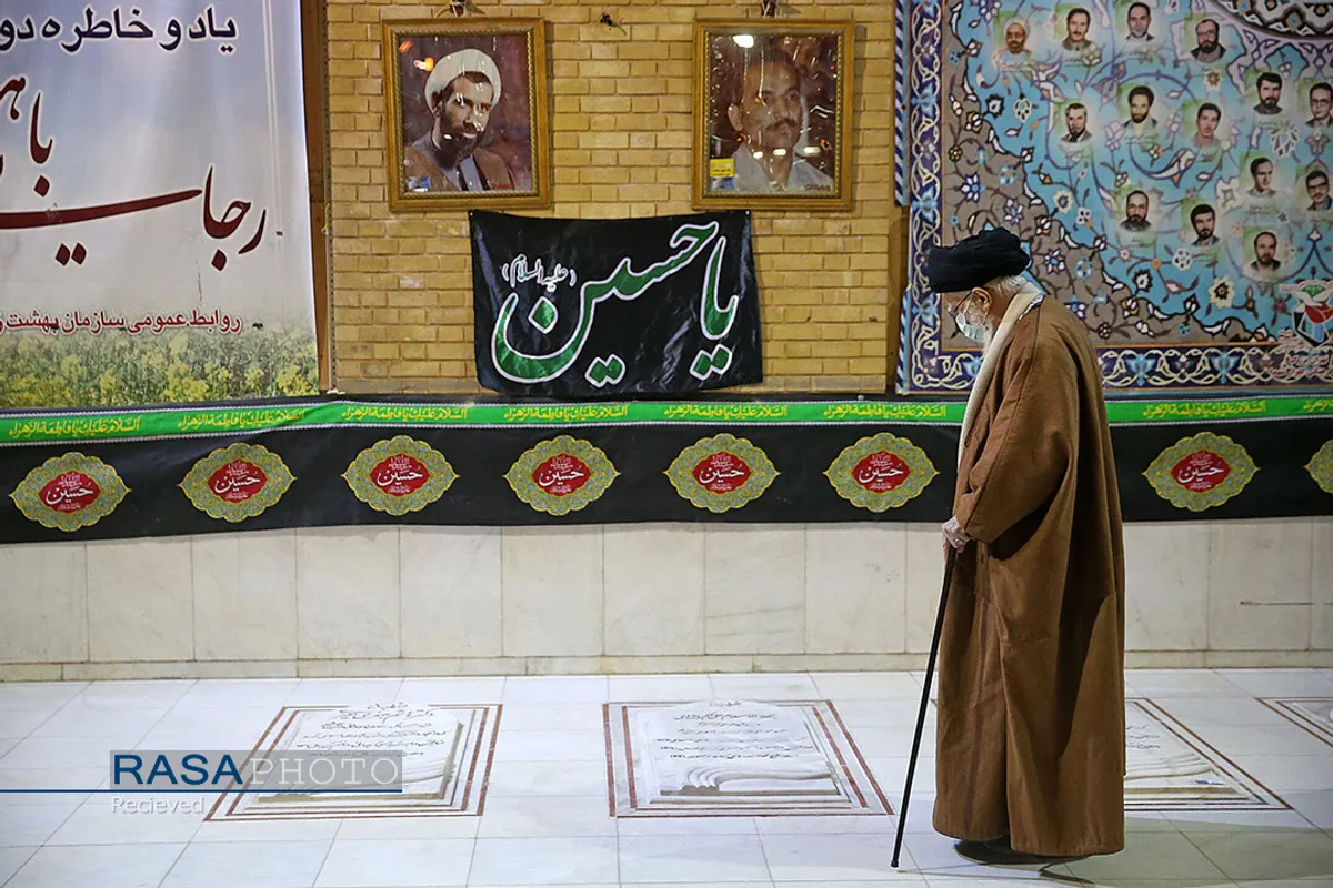 حضور مقام معظم رهبری در مرقد مطهر امام خمینی (ره) و گلزار شهیدان