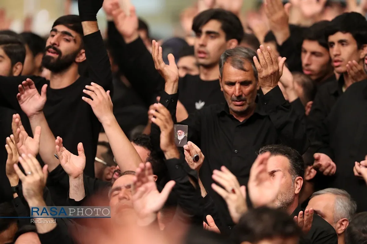 مراسم عزاداری شام غریبان با حضور مقام معظم رهبری
