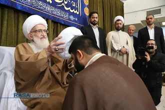 جشن عمامه&zwnj;گذاری طلاب در بیوت مراجع تقلید به&zwnj;مناسبت روز میلاد حضرت زهرا (سلام&zwnj;الله&zwnj;علیها)