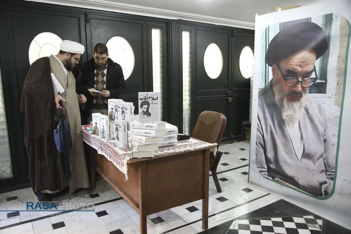 مراسم رونمایی از کتاب اسلام اقامه