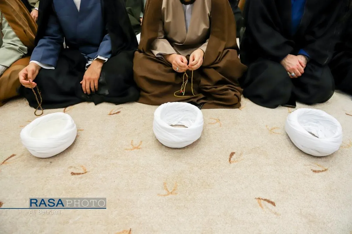 جشن روز مبعث و عمامه&zwnj;گذاری تعدادی از طلاب حوزه علمیه قم در بیوت مراجع تقلید