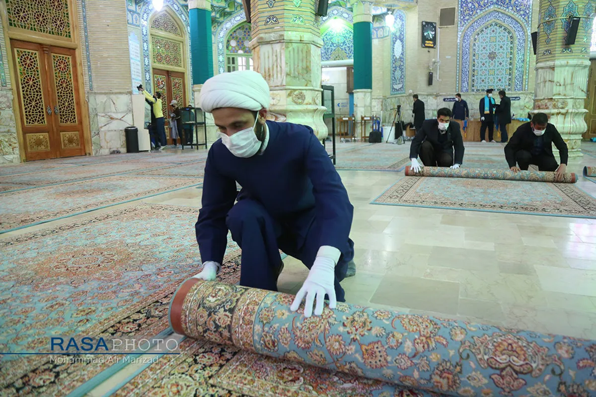 غبار روبی مسجد مقدس جمکران در آغاز دهه مهدویت
