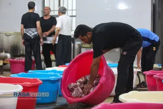 تهیه و توزیع روزانه بیش از ۲۰ هزار پرس غذا در مناطق محروم در دهه اول محرم