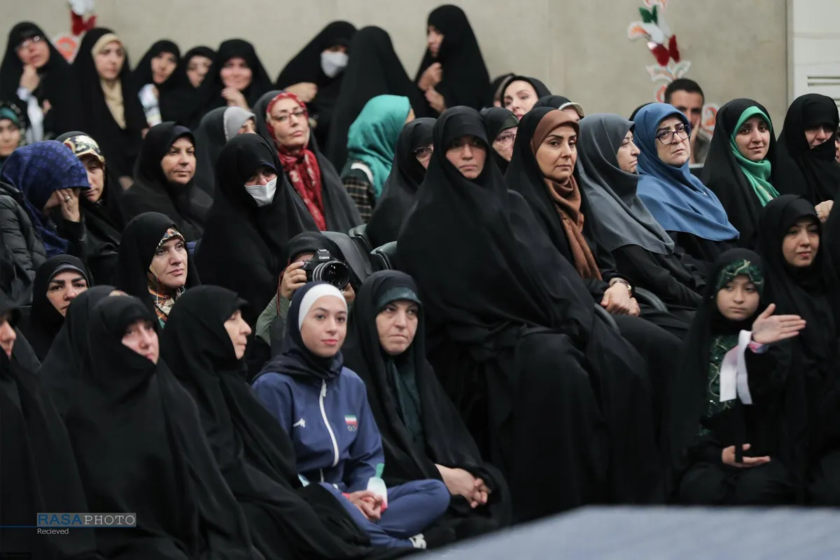 دیدار هزاران نفر از زنان و دختران با رهبر انقلاب