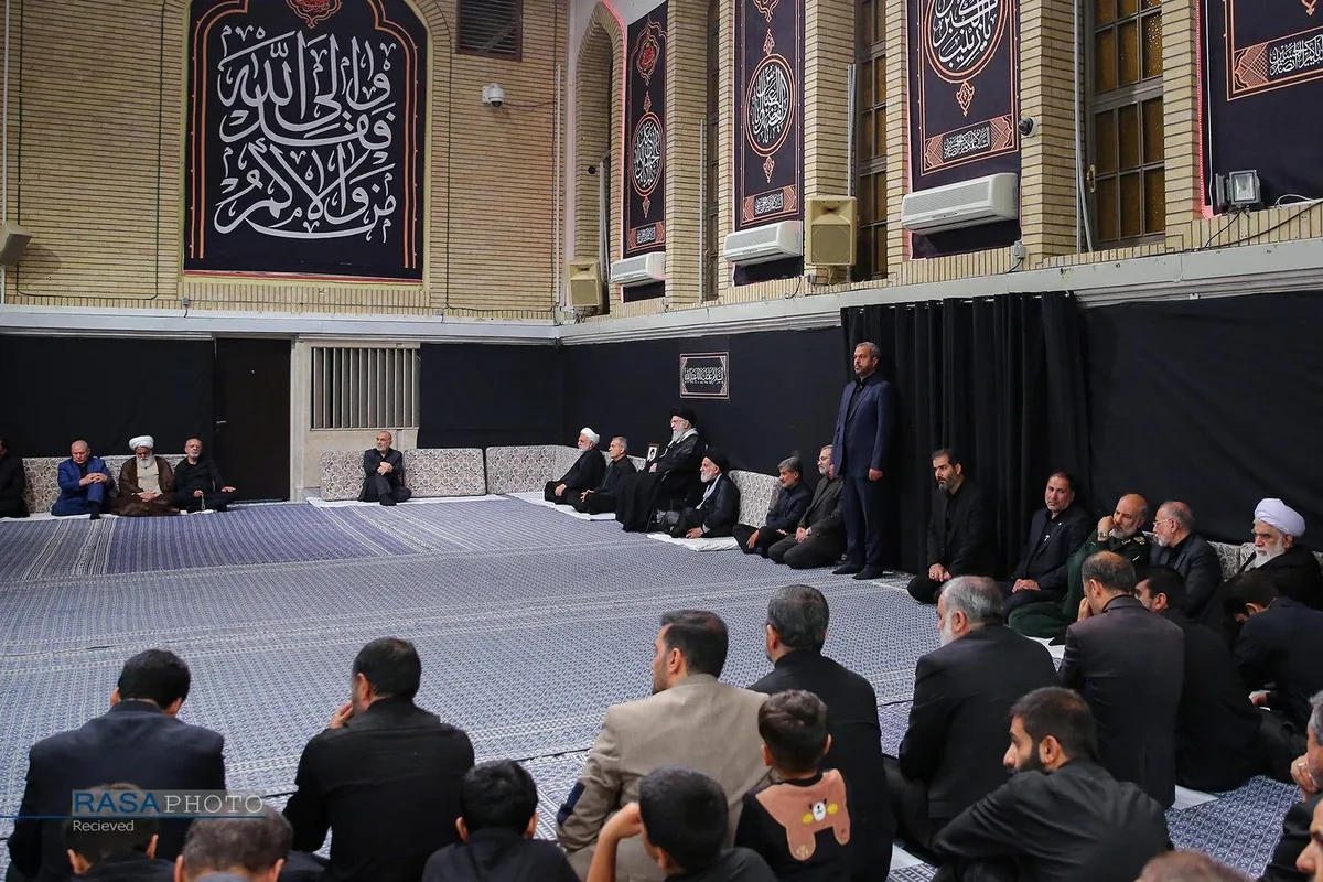 اولین شب عزاداری حضرت اباعبدالله الحسین (علیه&zwnj;السلام) با حضور رهبر انقلاب