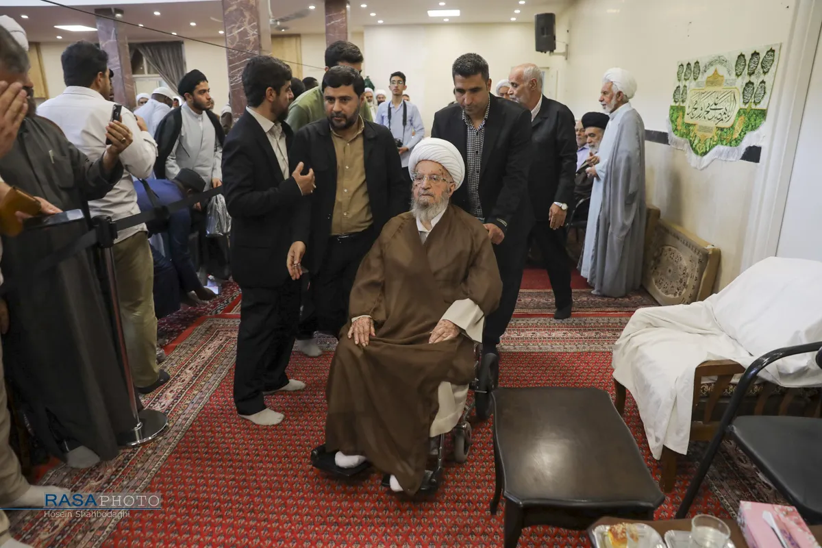 جشن میلاد پیامبر (ص) و عمامه گذاری طلاب در بیوت مراجع تقلید
