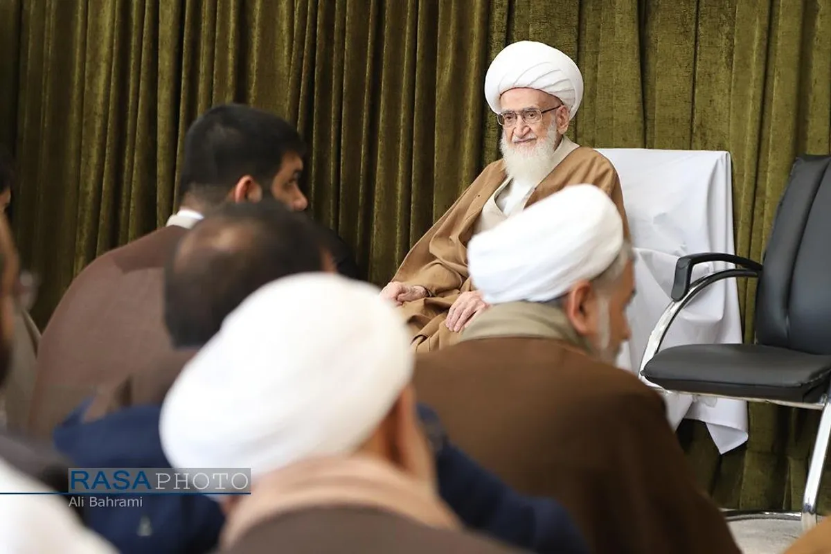 جشن عمامه&zwnj;گذاری طلاب در بیوت مراجع تقلید به&zwnj;مناسبت روز میلاد حضرت زهرا (سلام&zwnj;الله&zwnj;علیها)