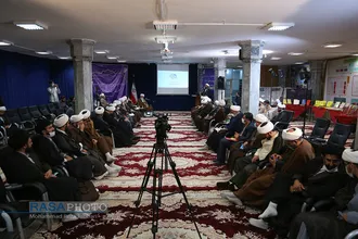 نشست صمیمی نخبگان و استعداد&zwnj;های برترحوزوی با آیت الله اعرافی