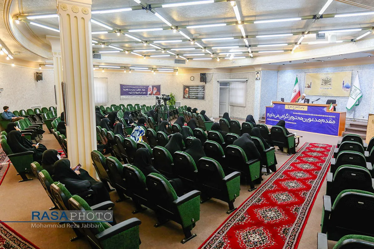 نشست بصیرتی و تحلیلی با موضوع "مبانی نقش مردم در نظام اسلامی"