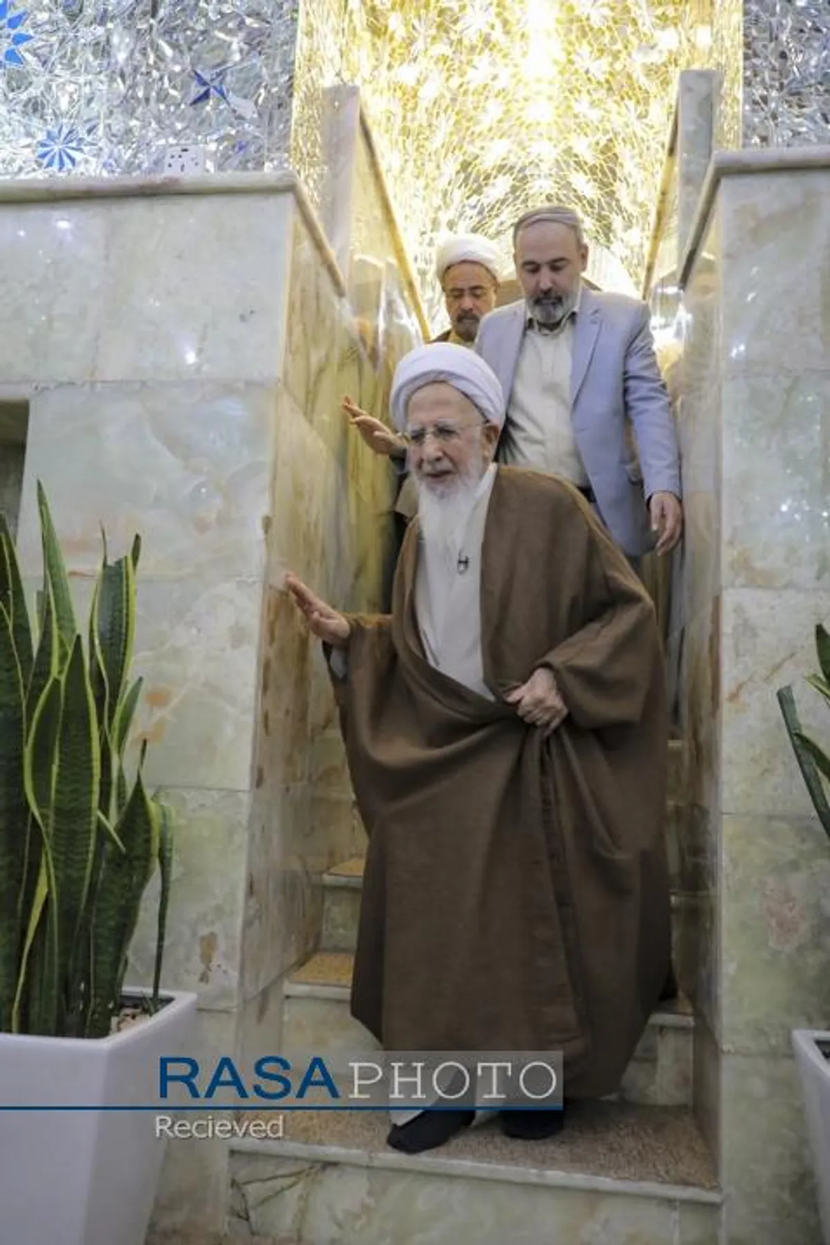 تشرف حضرت آیت الله جوادی آملی به حرم امیرالمومنین