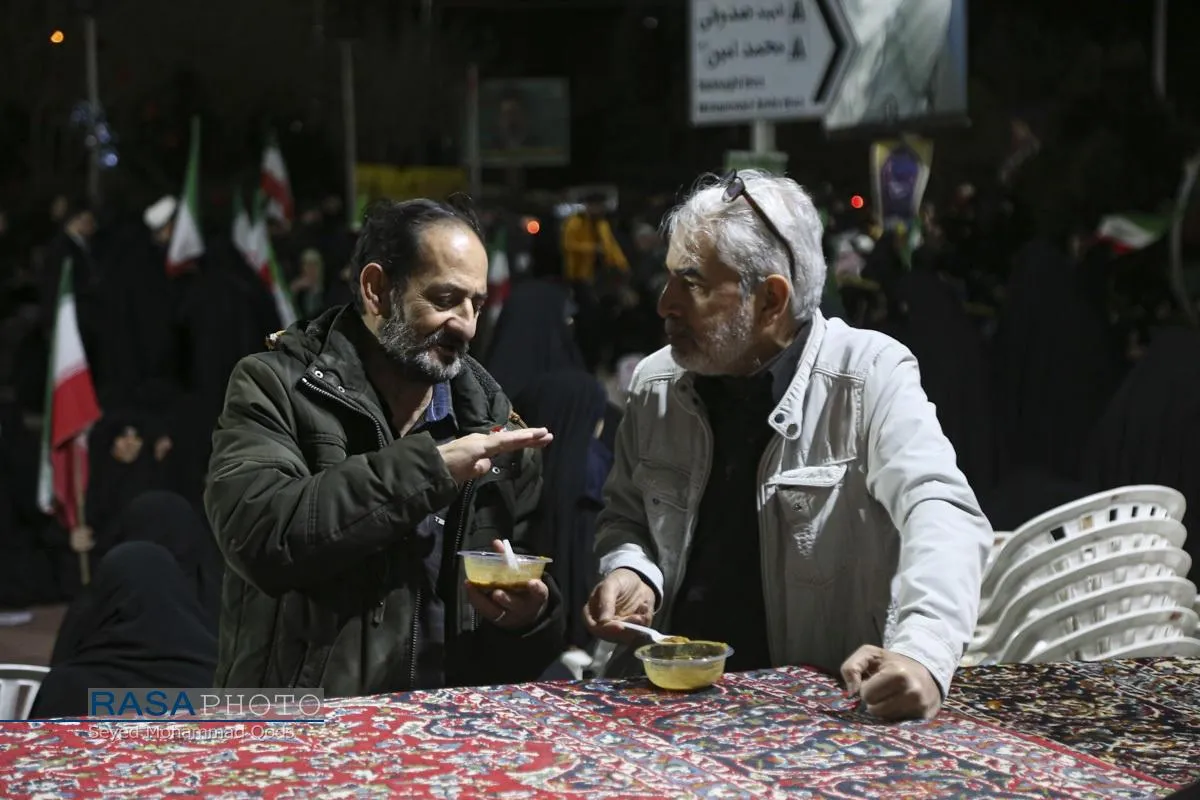 از افطار تا سحر، پاسداری تاریخی مردم از انقلاب