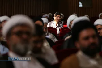 آیین رونمایی کتاب شرح نهج البلاغه متن بیانات حضرت آیت الله خامنه&zwnj;ای با سخنرانی آیت الله اعرافی مدیر حوزه علمیه