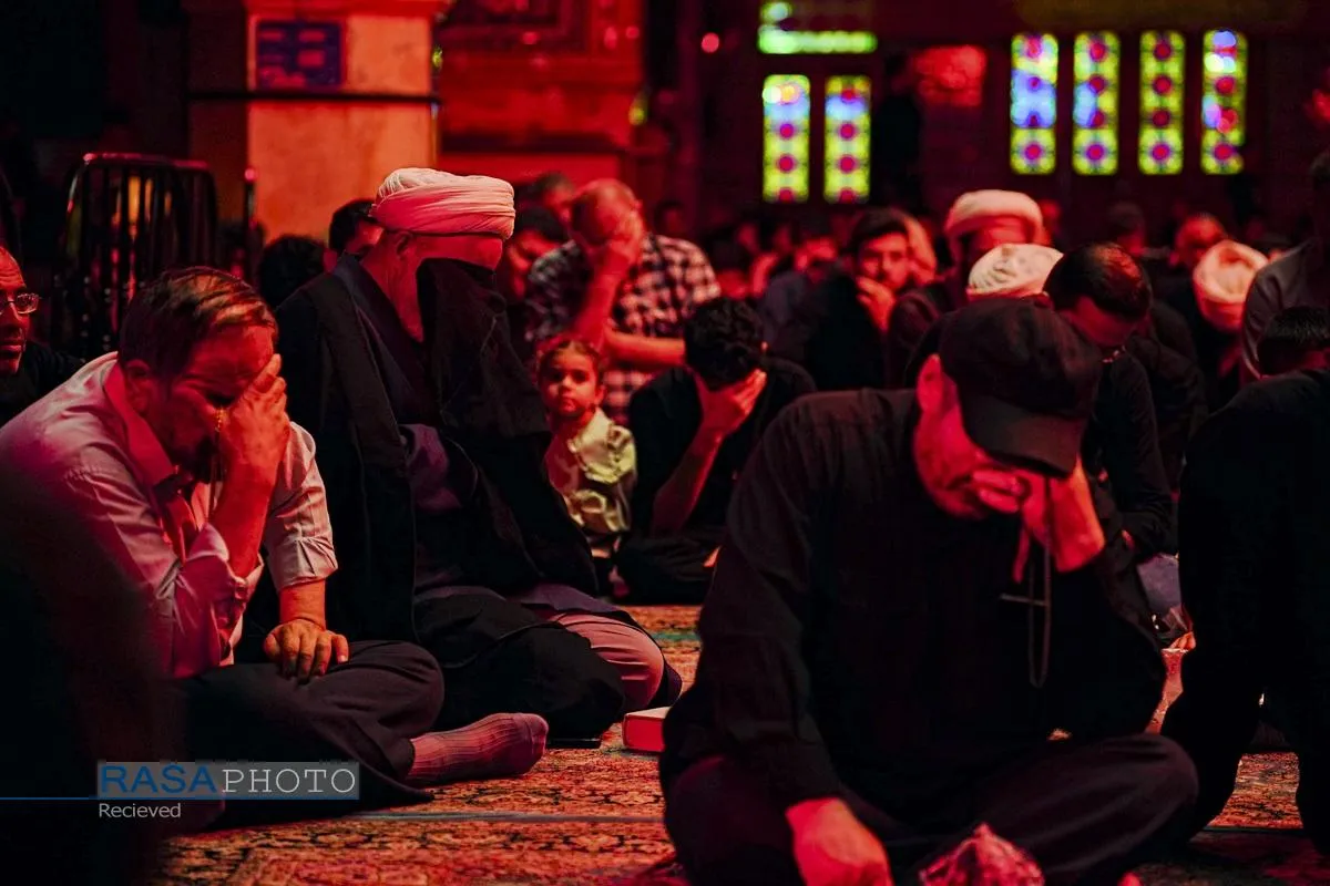 تجدید عهد عزاداران با صاحب عزا در شب نخست محرم