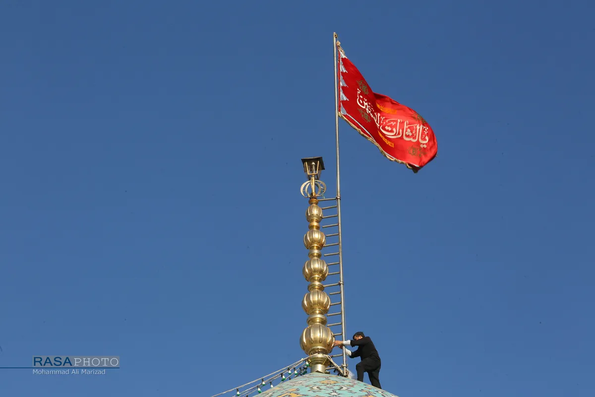تعویض پرچم و شستشوی گنبد مسجد مقدس جمکران