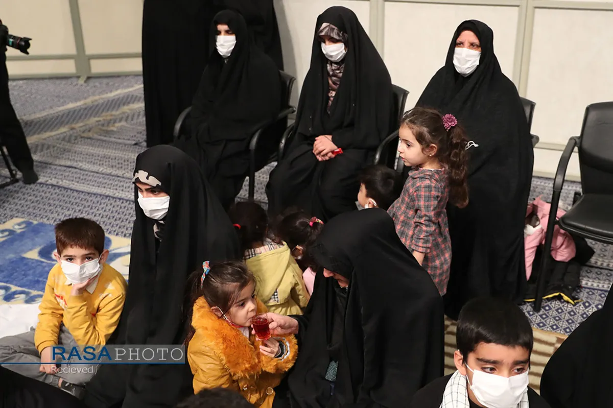 دیدار خانواده شهدای حادثه&zwnj; تروریستی شاهچراغ شیراز با رهبر معظم انقلاب