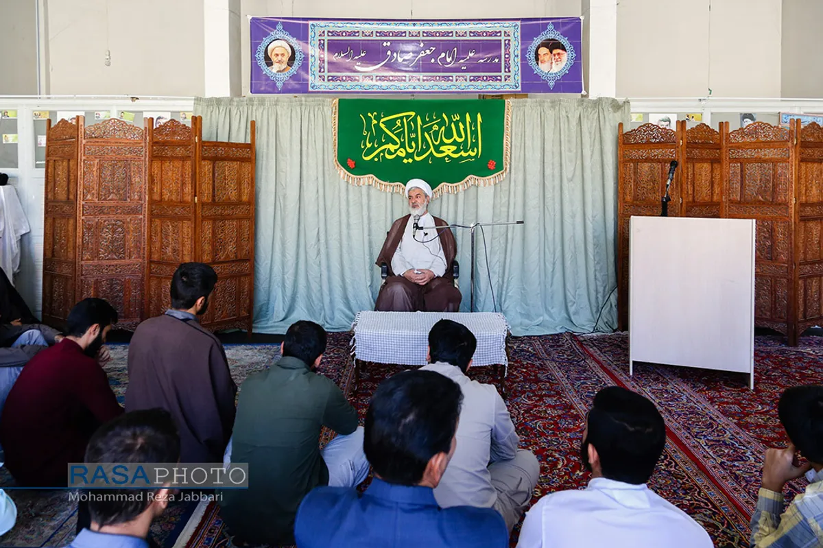 جشن عمامه&zwnj;گذاری طلاب توسط حضرت آیت الله سبحانی