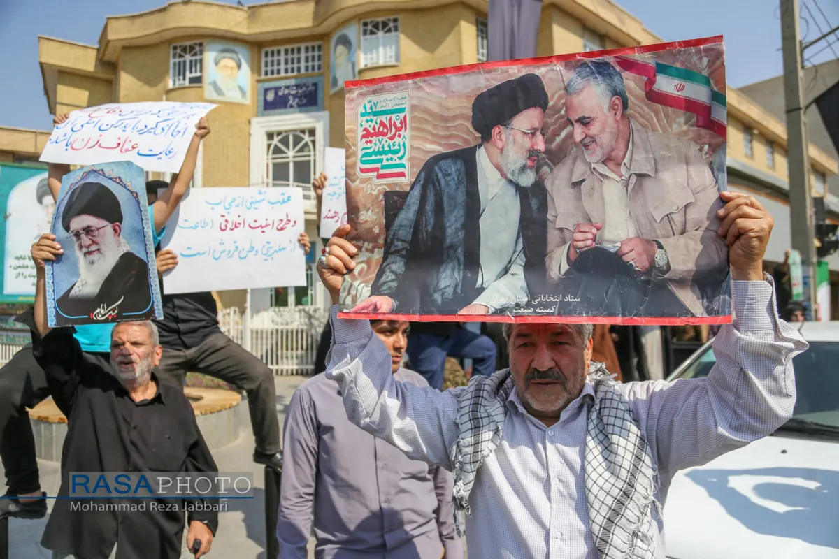 راهپیمایی مردم انقلابی قم علیه اغتشاشگران