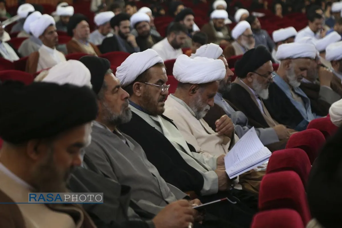 اولین اجلاسیه سراسری ایمان و&zwnj;امید امام خمینی (ره) در اندیشه امام خامنه&zwnj;ای