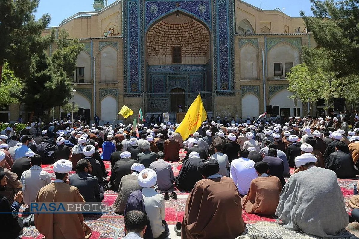 تجمع طلاب و فضلای حوزه در حمایت از عملیات مقتدرانه نیرو&zwnj;های مسلح -۲