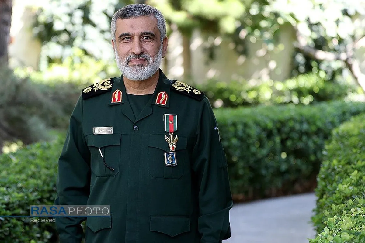 اعطای نشان فتح به سردار حاجی&zwnj;زاده فرمانده نیروی هوافضای سپاه