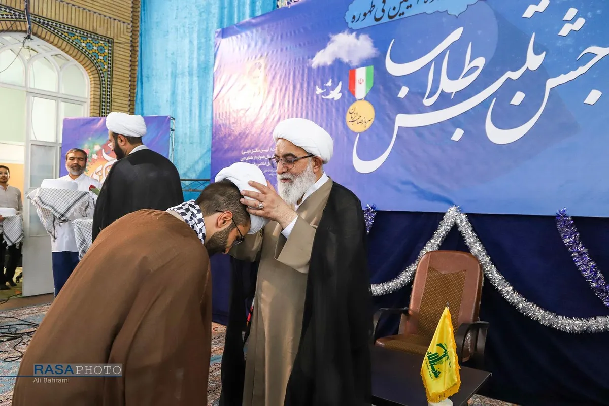 عمامه&zwnj;گذاری تعدادی از طلاب حوزه&zwnj;های علمیه در روز میلاد حضرت امام حسن عسکری (علیه&zwnj;السلام) توسط آیت الله شب&zwnj;زنده&zwnj;دار