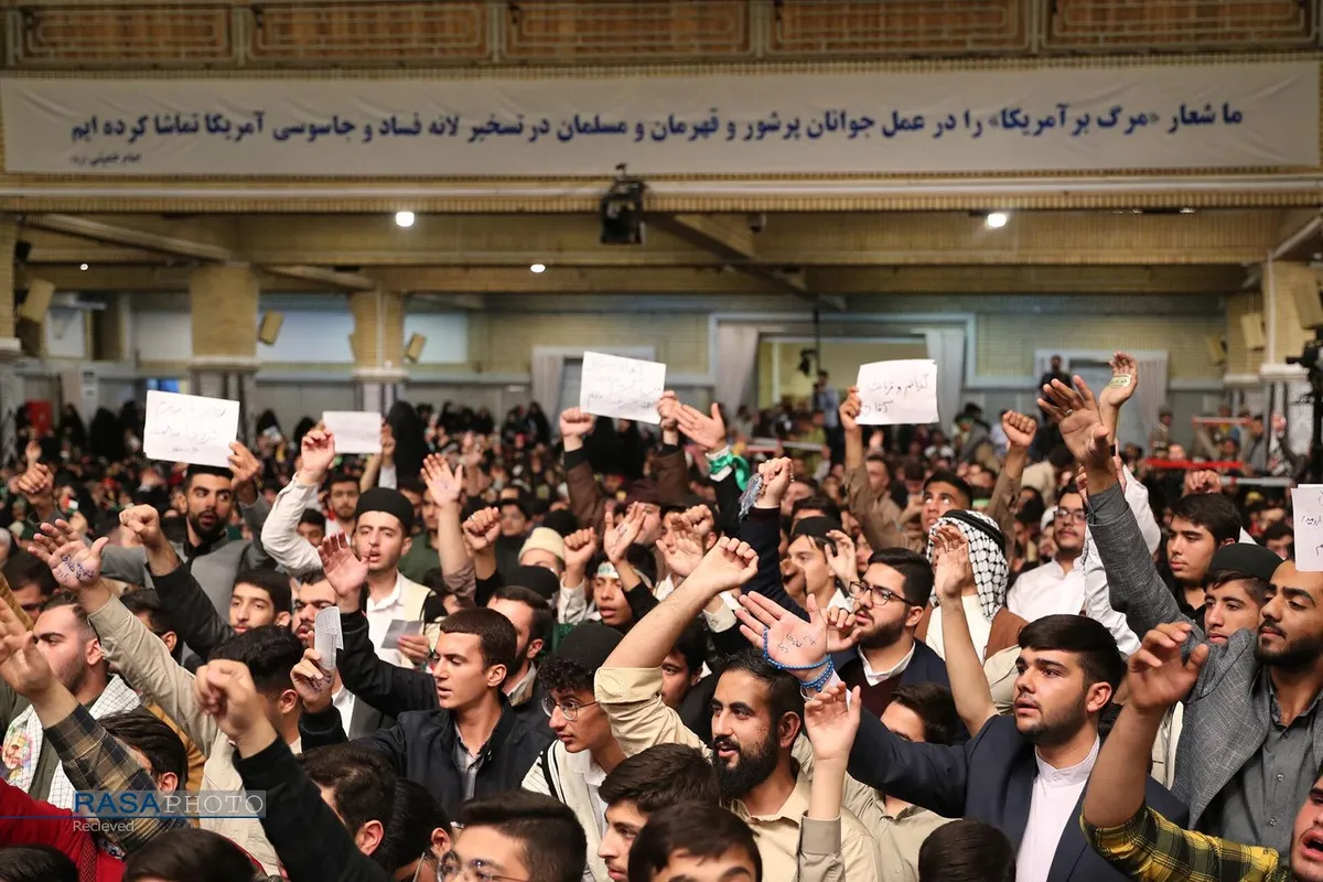 دیدار دانش&zwnj;آموزان و دانشجویان با مقام معظم رهبری