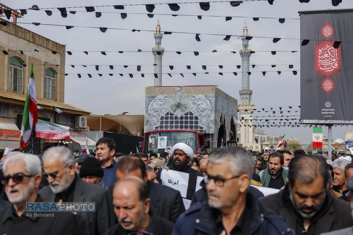 تشییع پیکر ۸ شهید بمباران محله دروازه ری قم
