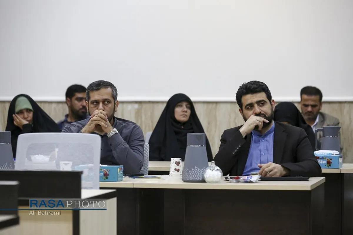 نشست هم&zwnj;اندیشی به مناسبت پیام آیت&zwnj;الله&zwnj;العظمی خامنه&zwnj;ای به همایش صدسالگی حوزه و روز جهانی ارتباطات