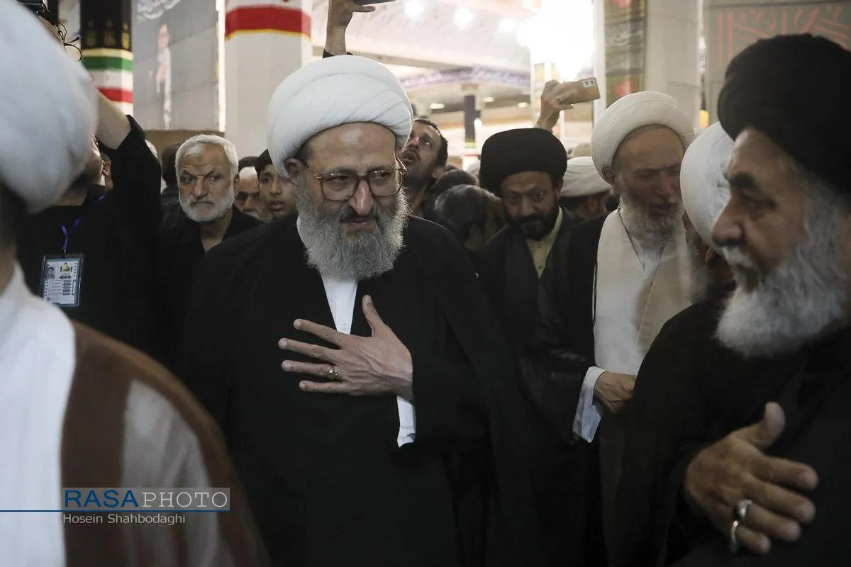 بزرگداشت امام شهید از سوی رهبر معظم انقلاب در حرم کریمه اهل&zwnj;بیت (س)