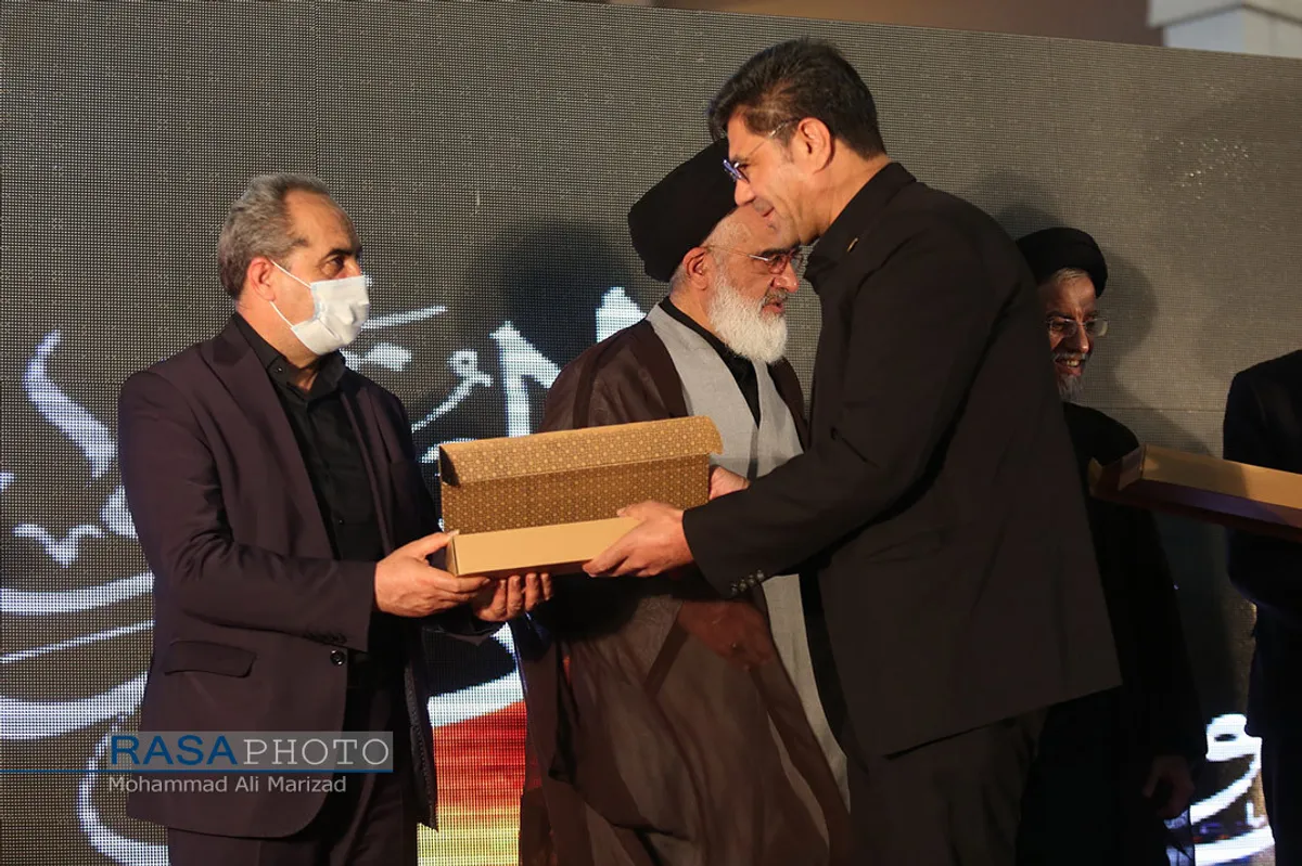 تجلیل از مدافعان سلامت و پرچمداران مواسات و همدلی&lrm;