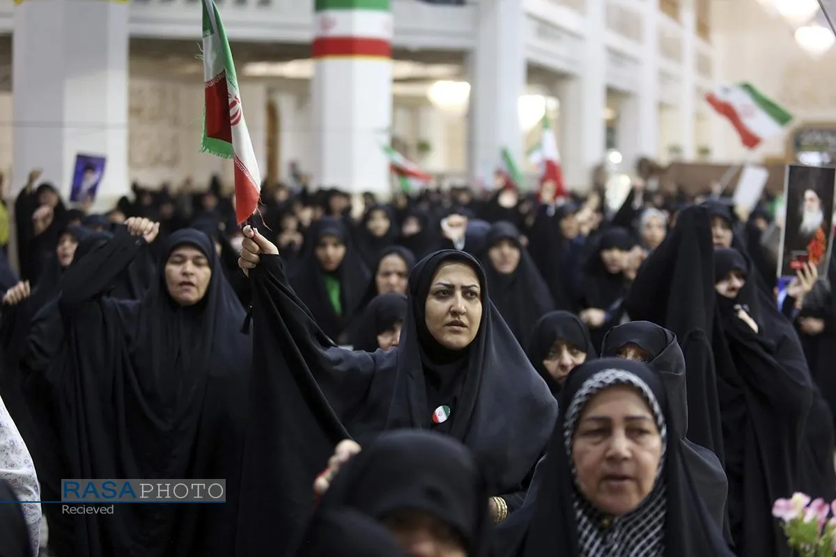 عزاداری ظهر اربعین رهبر شهید انقلاب در حرم بانوی کرامت