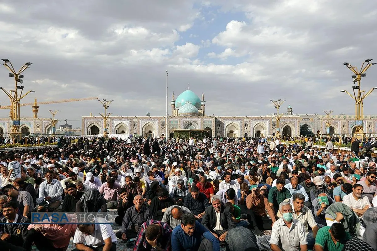 قرائت دعای پرفیض عرفه در حرم مطهر رضوی