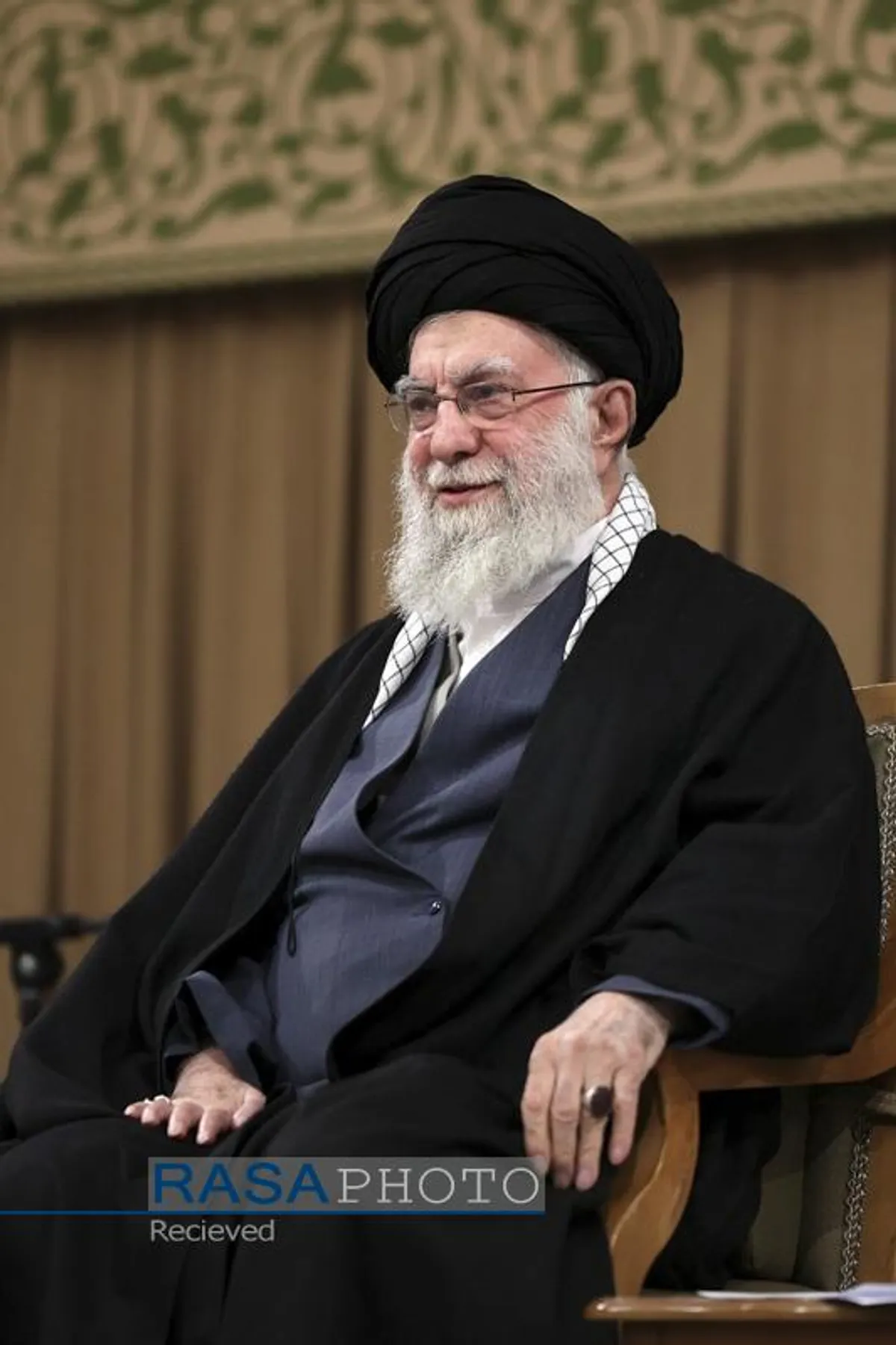 دیدار هزاران نفر از مردم قم با رهبر معظم انقلاب