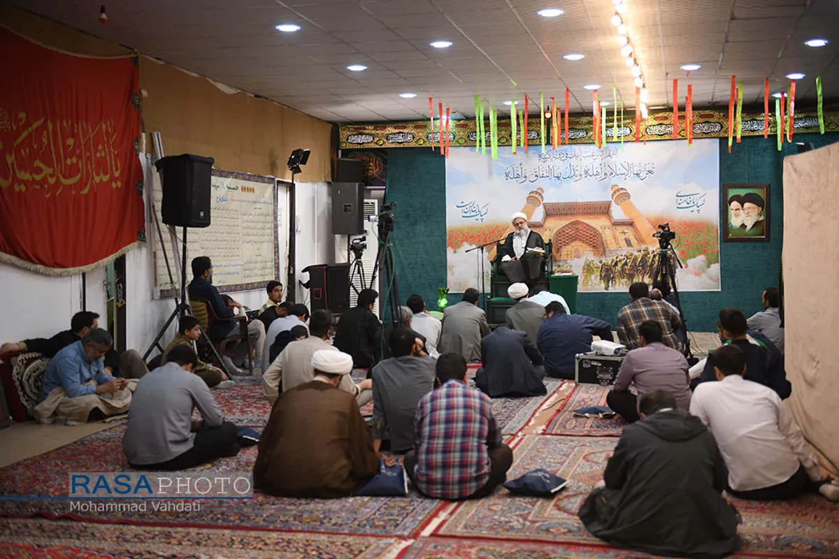 مناجات خوانی شب&zwnj;های ماه مبارک رمضان در هیئت محبین اهلبیت
