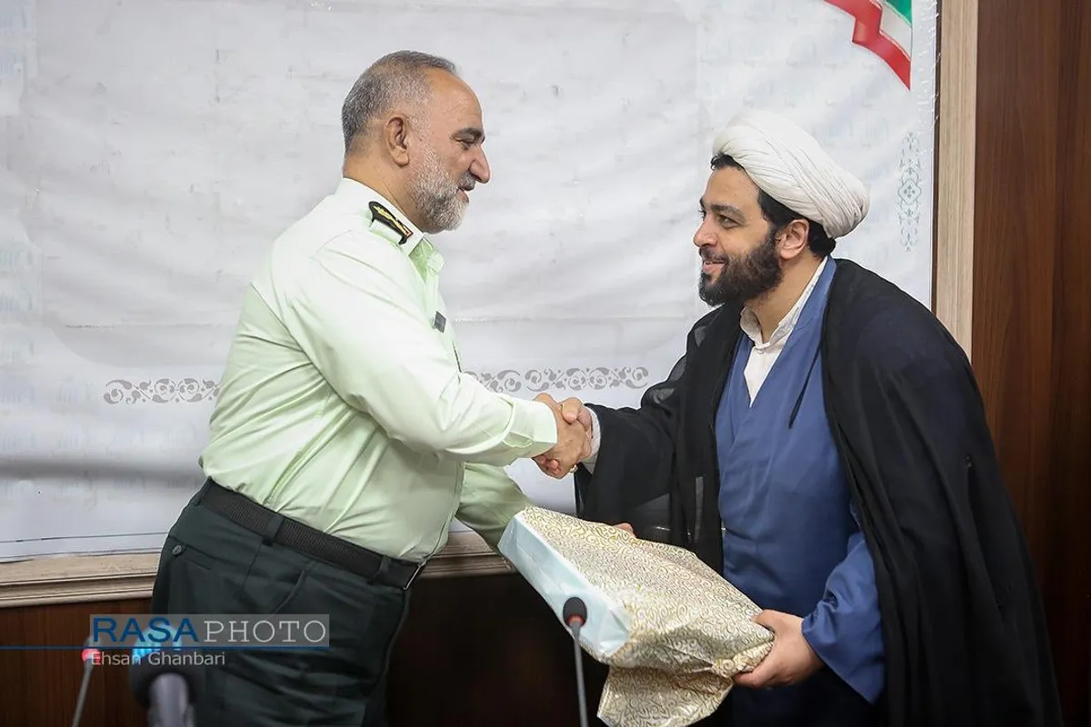 بازدید فرمانده فرمانده نیروی انتظامی استان قم از خبرگزاری رسا