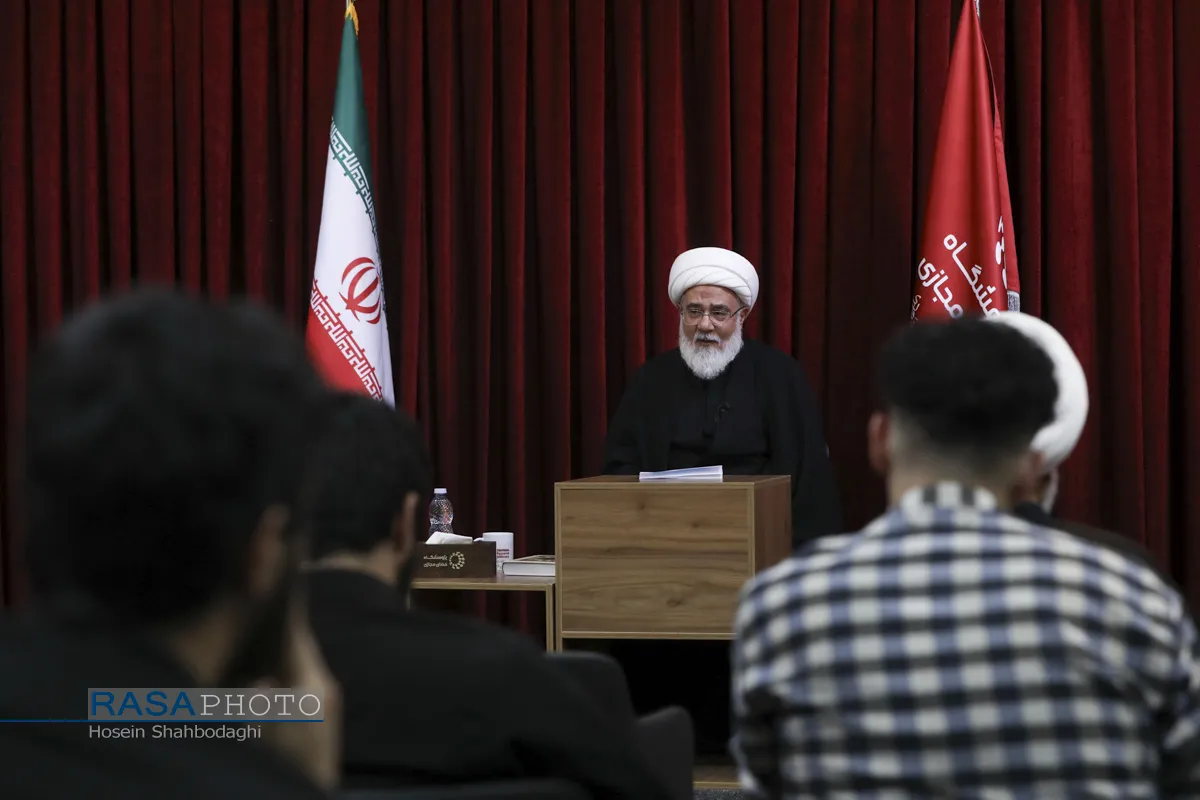 رونمایی کتاب &laquo;بررسی فقهی معصومین در بازی&zwnj;های رایانه&zwnj;ای و متاورس&raquo; اثر حجت الاسلام والمسلمین نهاوندی