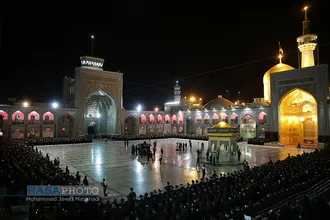 مراسم خطبه خوانی شب عاشورا در حرم مطهر رضوی&lrm;