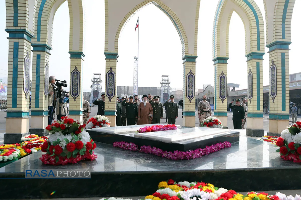 مراسم دانش&zwnj;آموختگی دانشجویان دانشگاههای افسری ارتش در دانشگاه خاتم&zwnj;الانبیاء(ص) با حضور رهبر انقلاب
