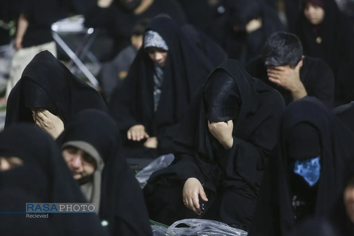 اجتماع هیئات مذهبی قم با شعار &laquo;مسلم دیگر تنها نخواهد ماند&raquo; در حرم مطهر